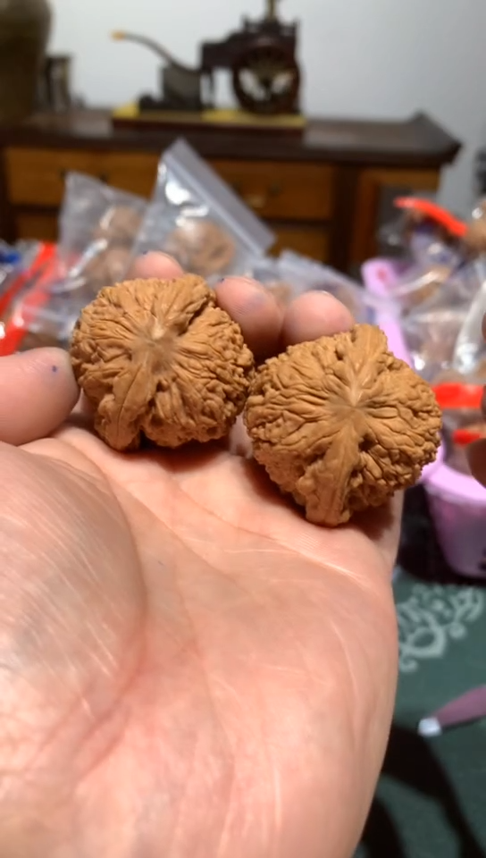 【闪购商品】文玩核桃吊坠南疆核桃