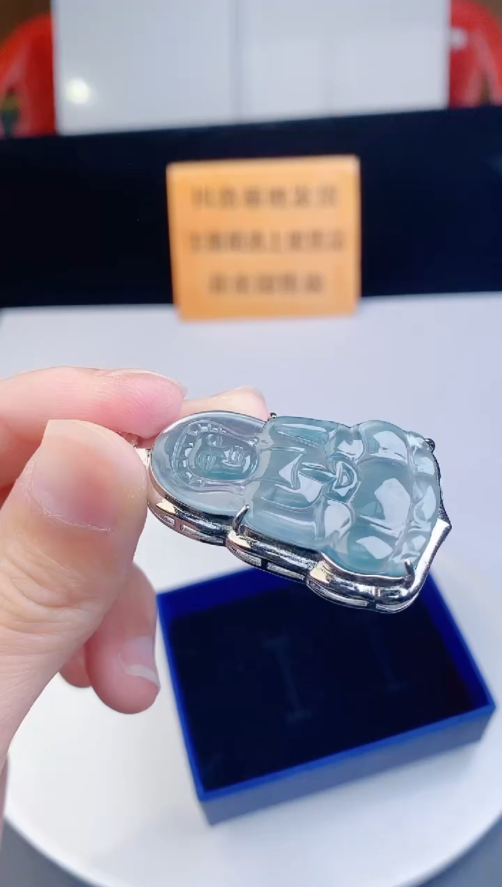 颈饰未镶嵌翡翠`