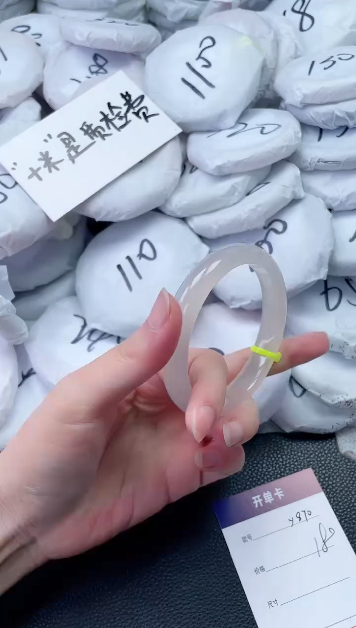 【闪购商品】石英质玉手镯未镶嵌Y871