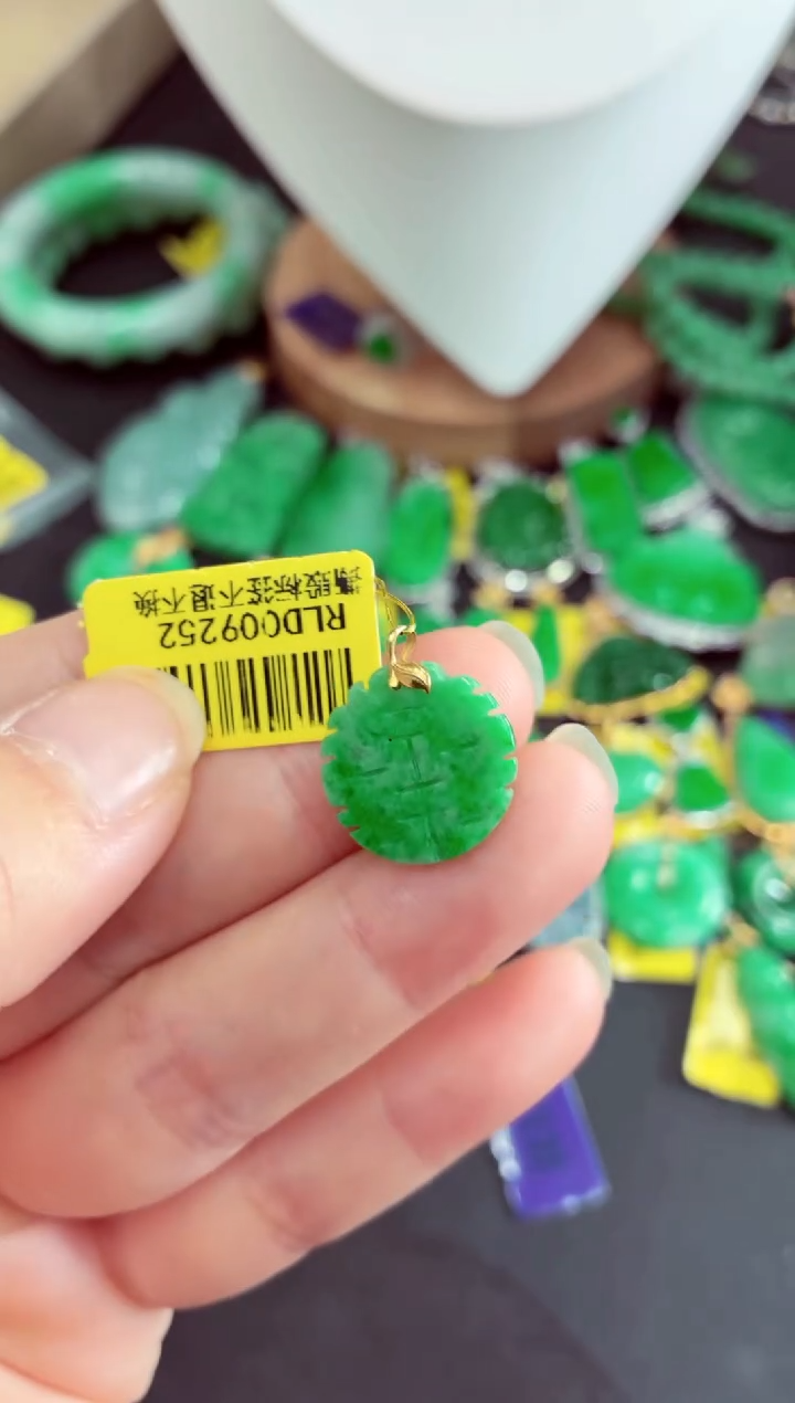 吊坠(不含链)18K金镶嵌翡翠挂件