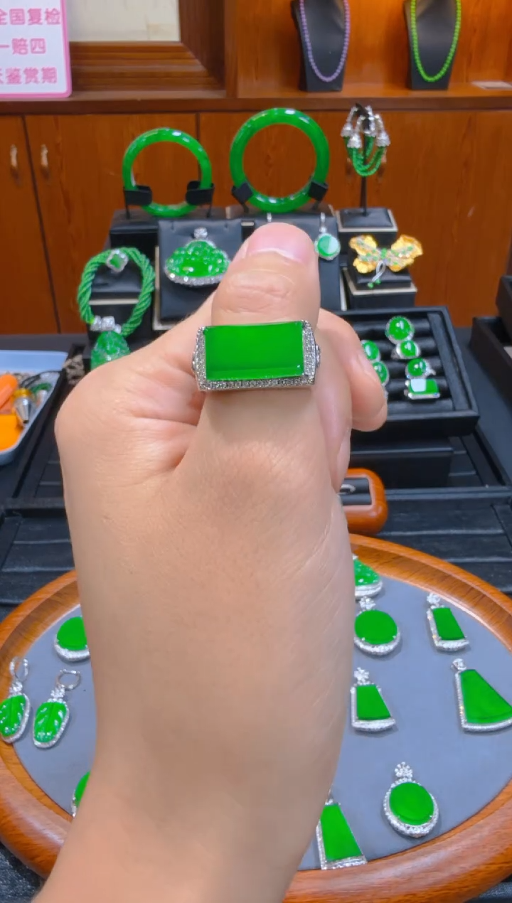 【闪购商品】翡翠戒指银S925镶嵌天然A货翡翠