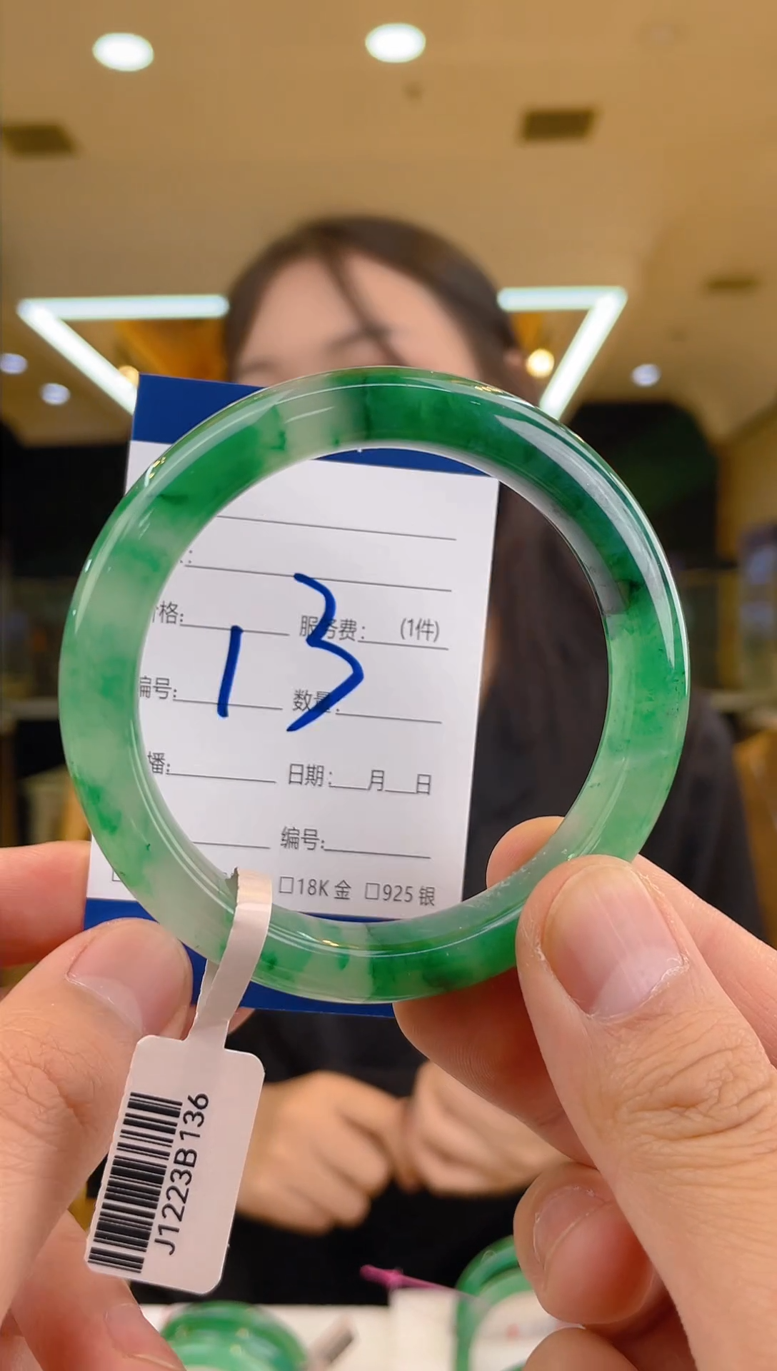 【闪购商品】石英质玉手镯未镶嵌飘花