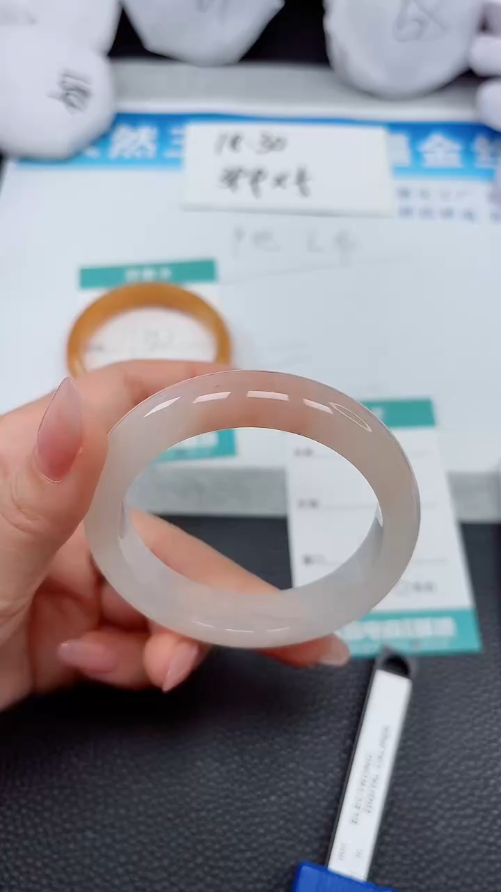 【闪购商品】石英质玉手镯未镶嵌A252