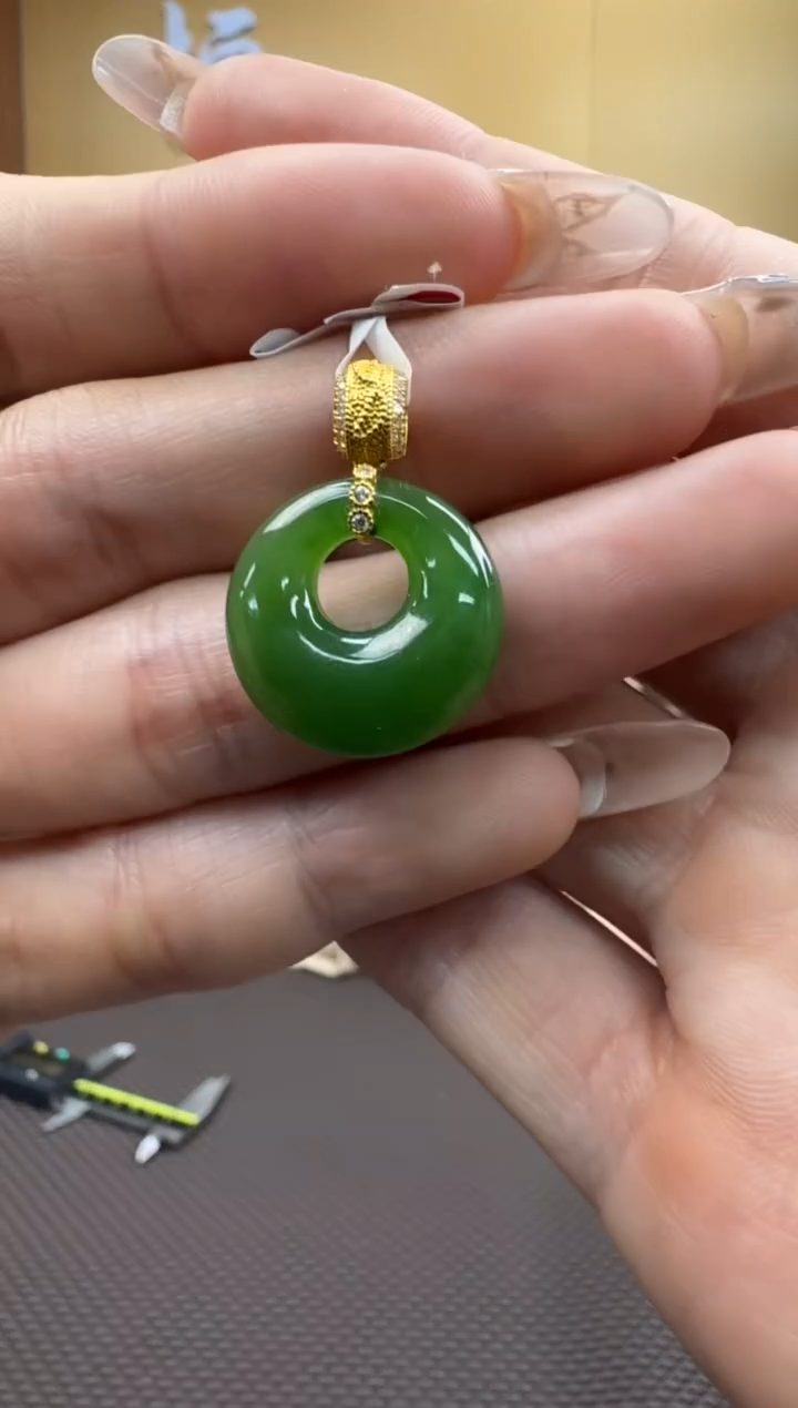 【闪购商品】和田玉挂件18K金镶嵌挂件