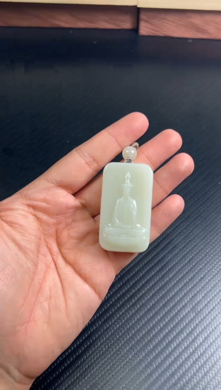吊坠(赠链)未镶嵌和田玉且末迪克兰一细微色差吊坠
