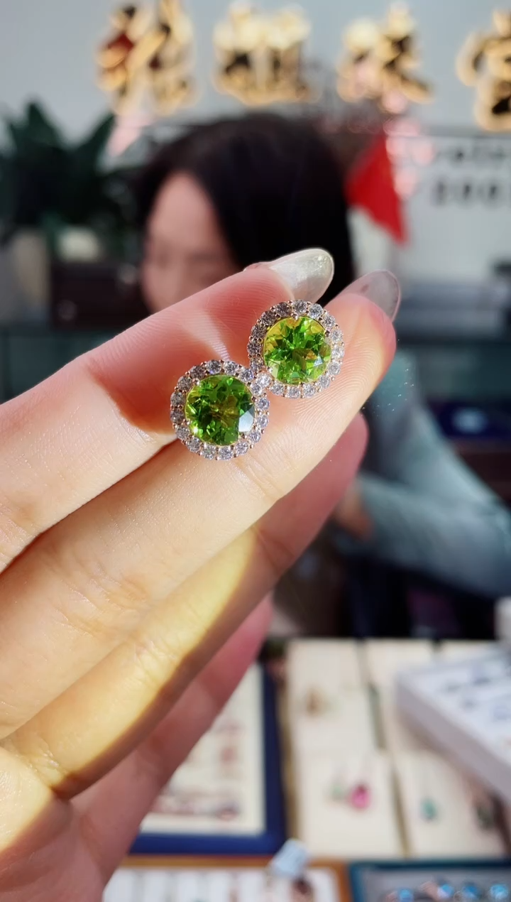 【闪购商品】橄榄石耳饰银S925镶嵌耳饰