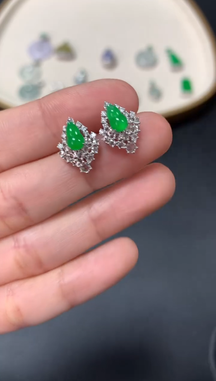 【闪购商品】翡翠耳饰18K金镶嵌9800耳饰