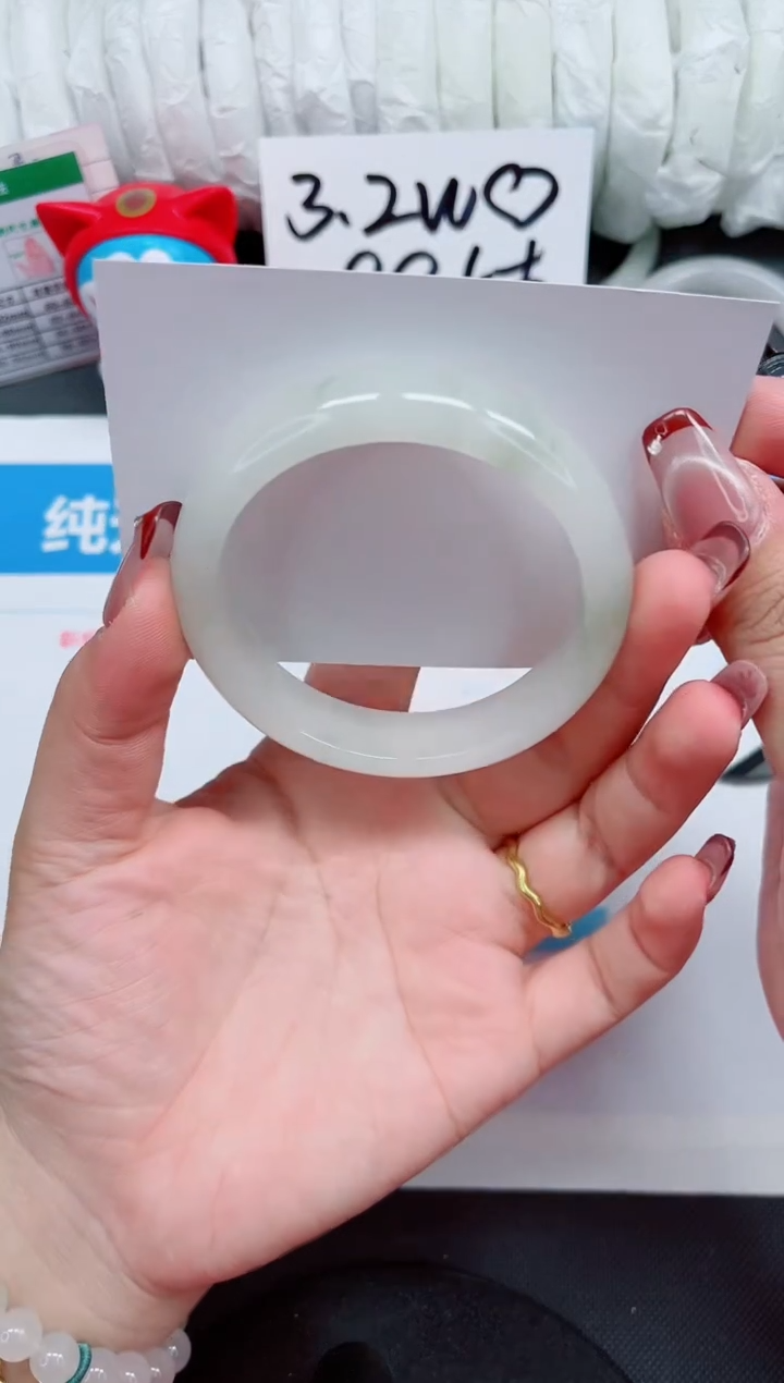 【闪购商品】石英质玉手镯未镶嵌369