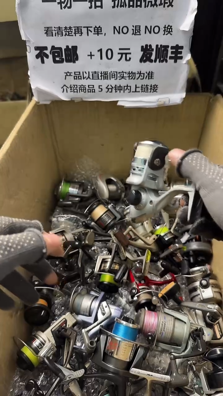 辉****饰直播间讲解为准，看清楚再下单如有拆卸不退不换！微瑕