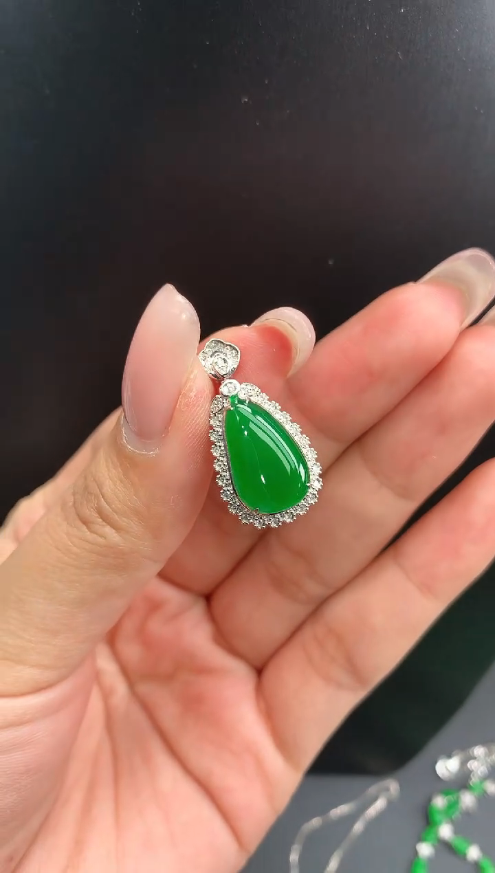 【闪购商品】翡翠颈饰18K金镶嵌水滴1583