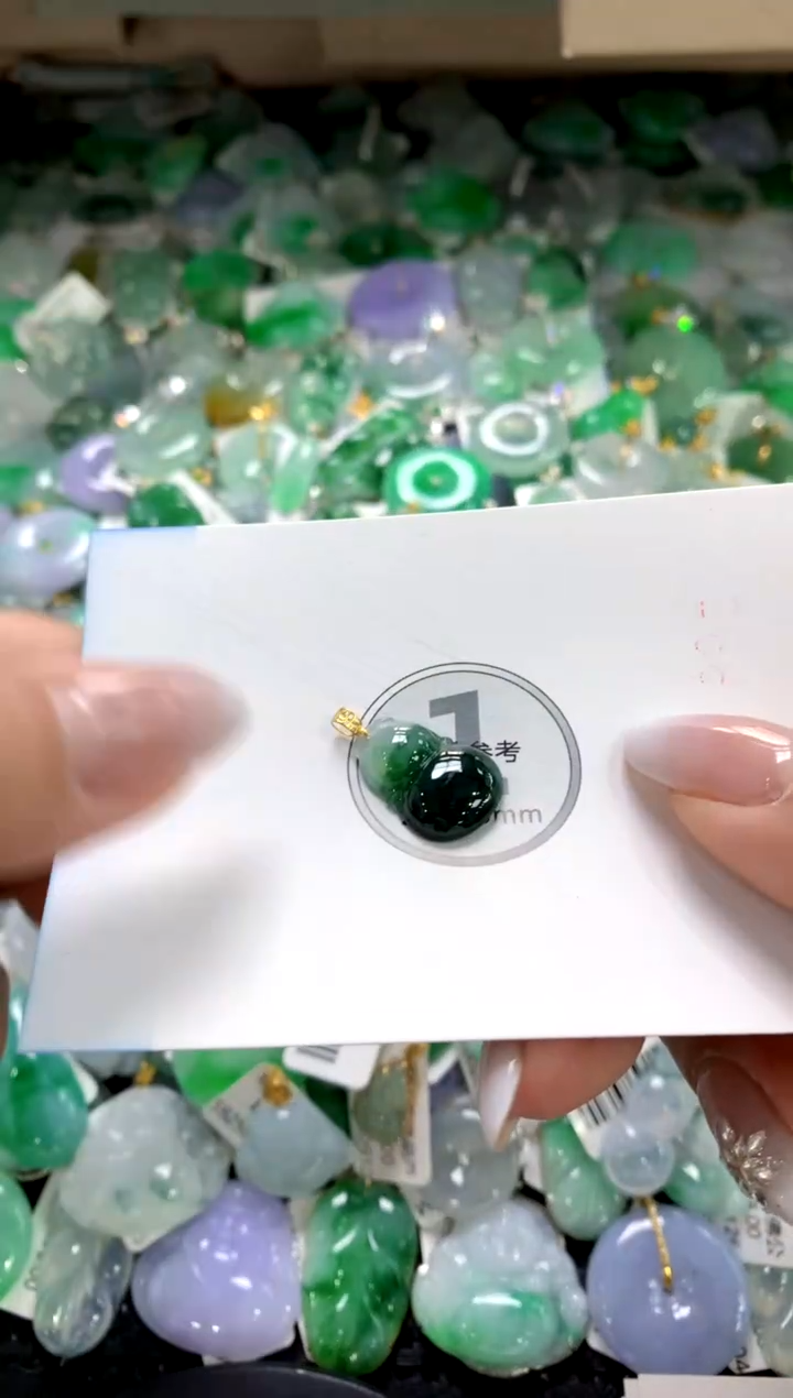 颈饰18K金镶嵌翡翠1111111111111111