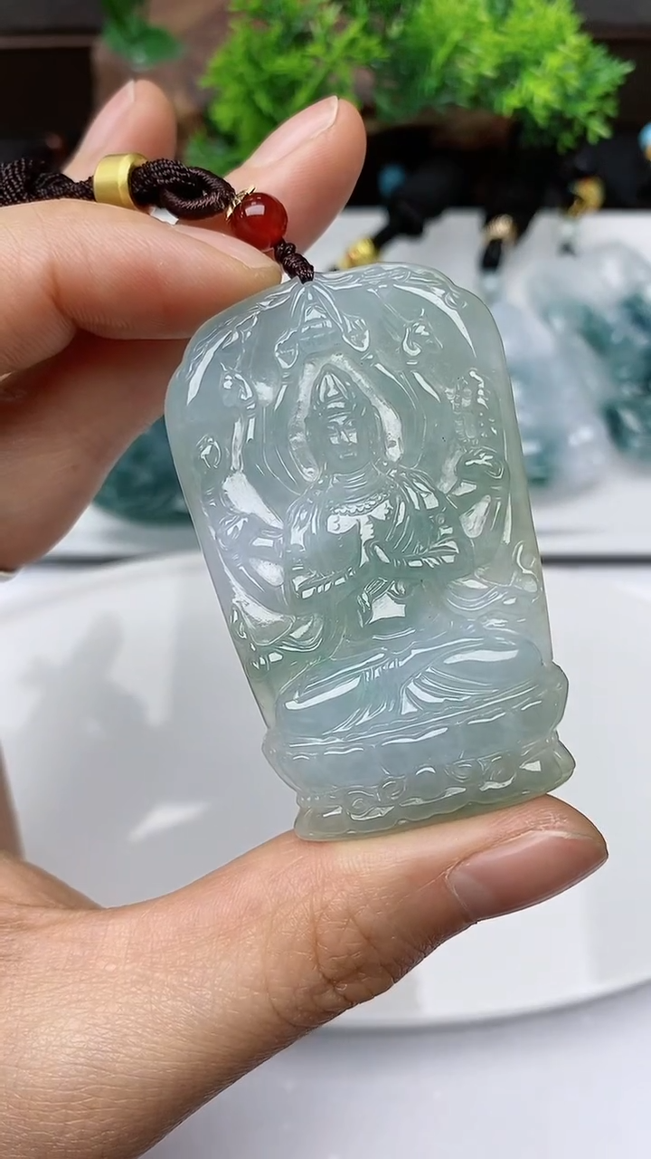 【闪购商品】翡翠颈饰未镶嵌        