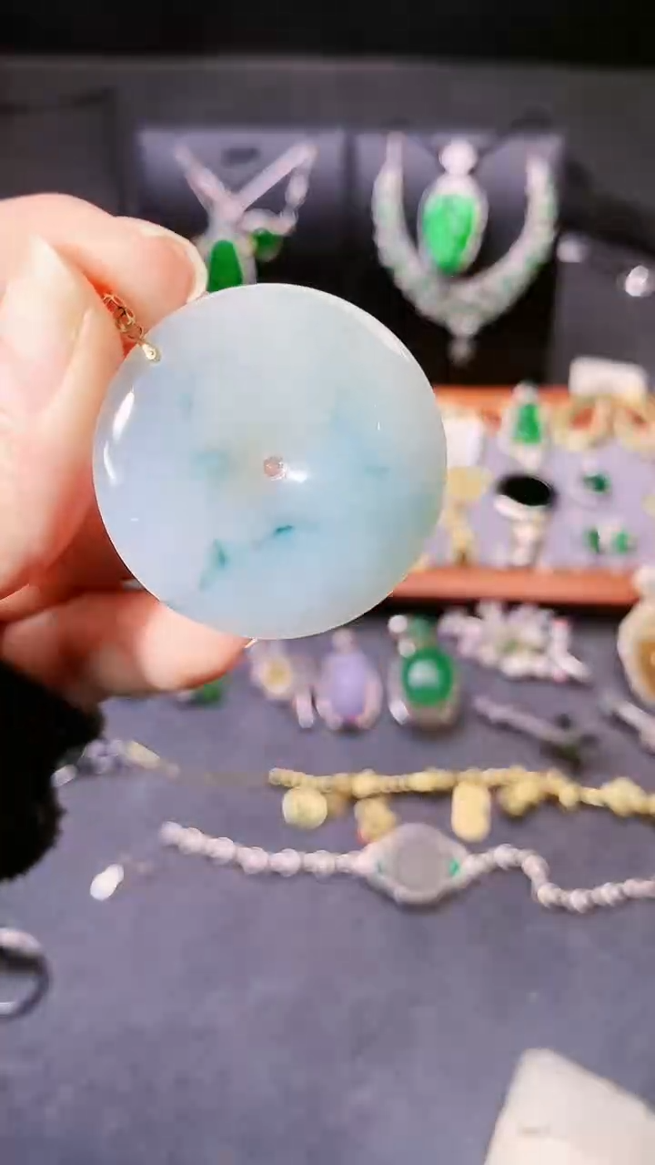 【闪购商品】翡翠吊坠(赠链)18K金镶嵌吊坠