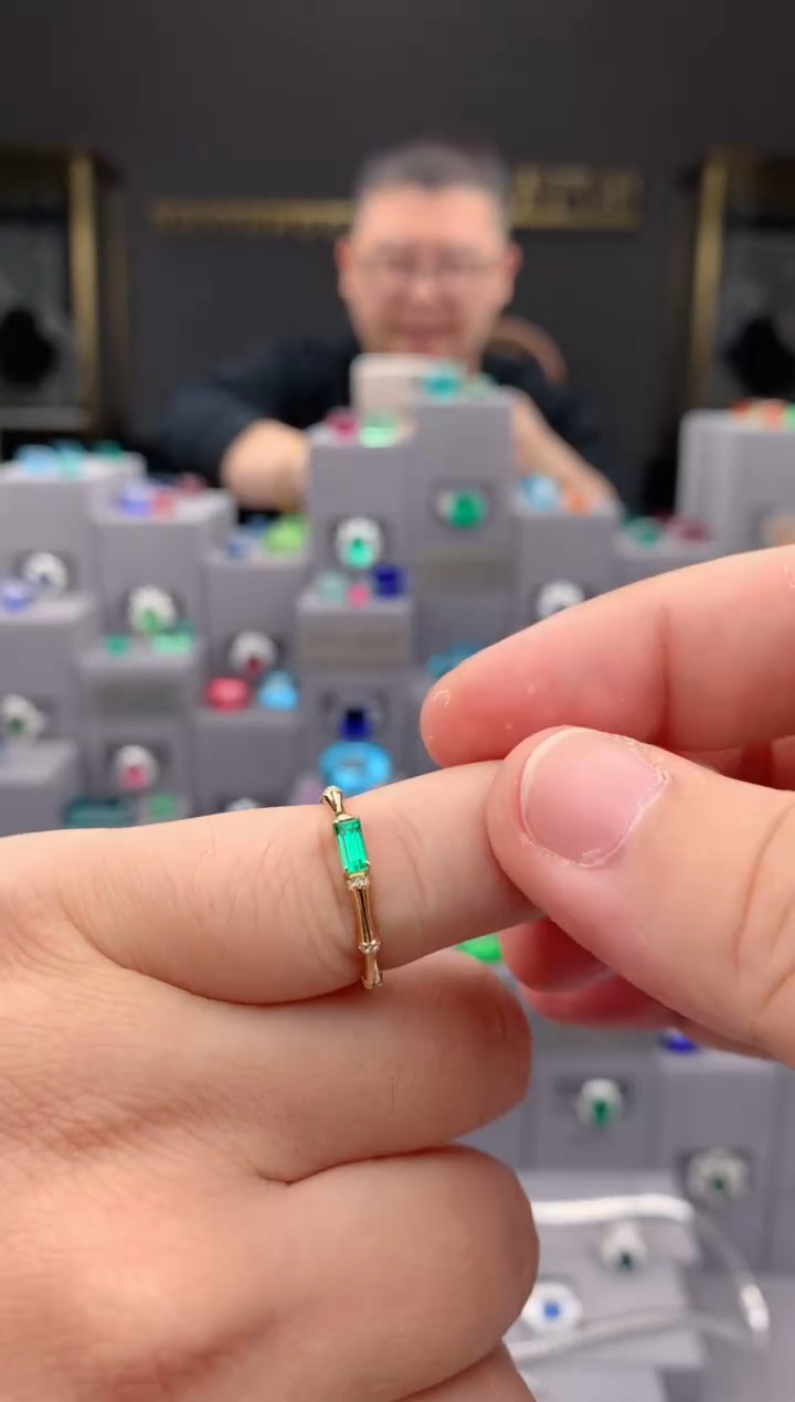 【闪购商品】祖母绿戒指18K金镶嵌22分祖母绿戒指