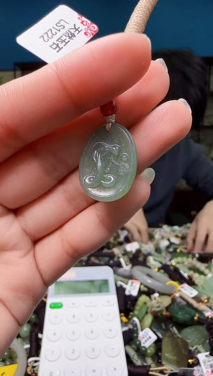 颈饰未镶嵌和田玉1