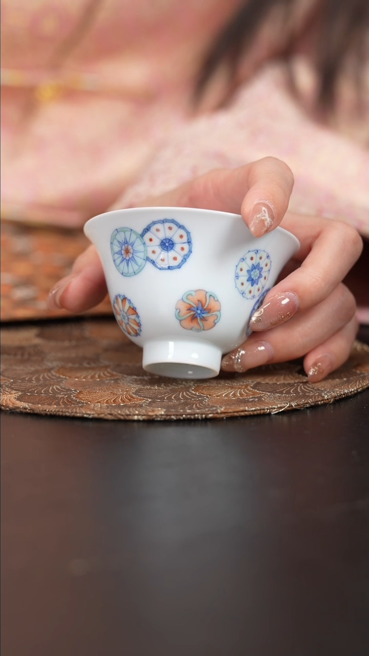 【闪购商品】杯问玉斗彩皮球花杯