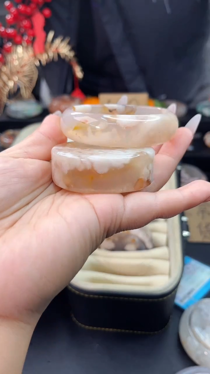 【闪购商品】石英质玉手镯未镶嵌赠送镯心（圈口）54