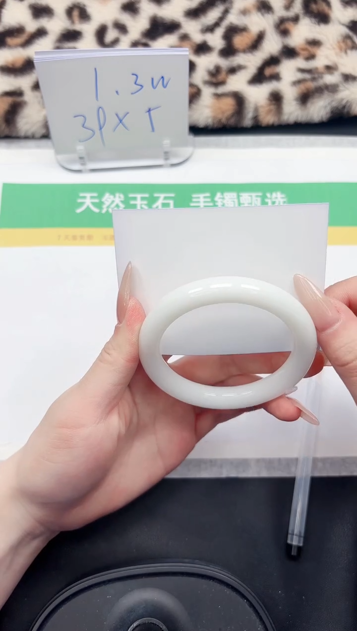 【闪购商品】石英质玉手镯未镶嵌139-57