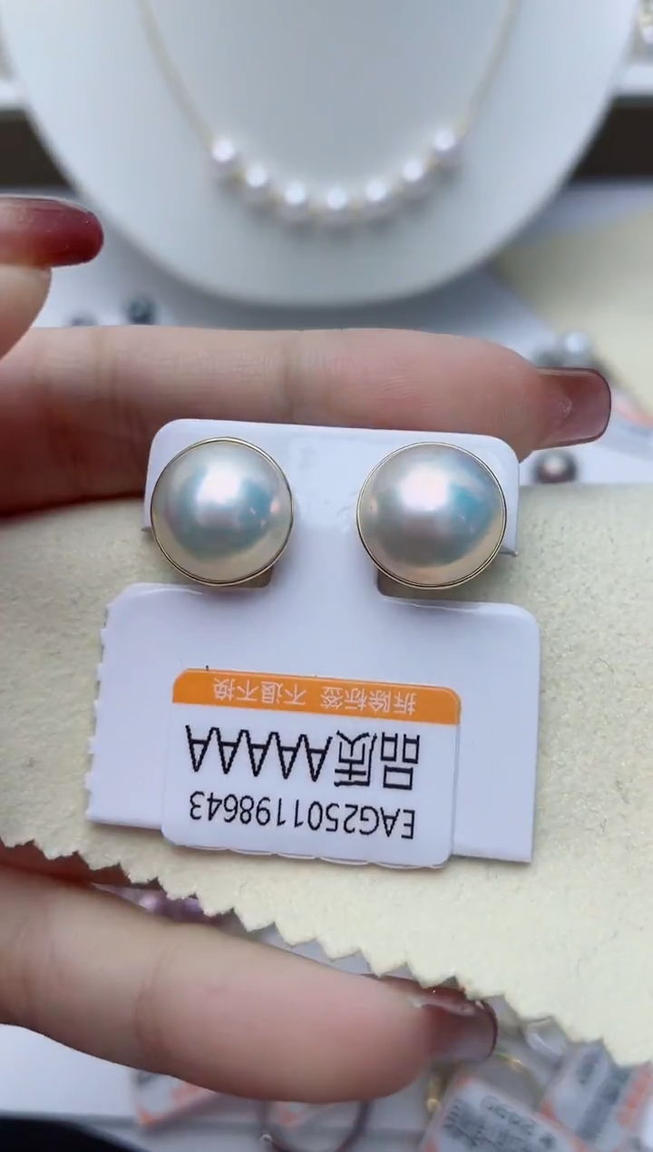 【闪购商品】拼合珍珠（马贝珠）耳饰18K金镶嵌W75