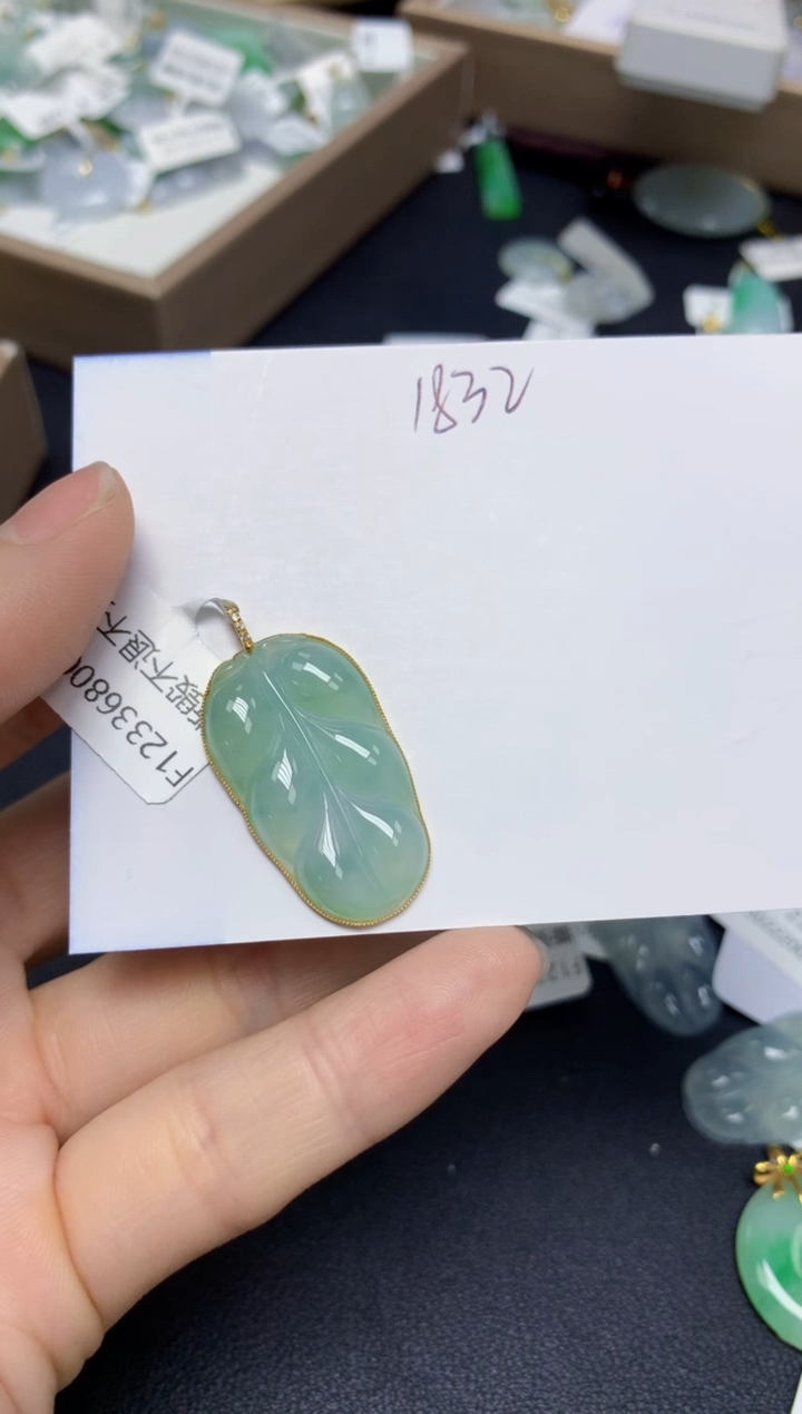 【闪购商品】翡翠18K金镶嵌挂件天然翡翠A货