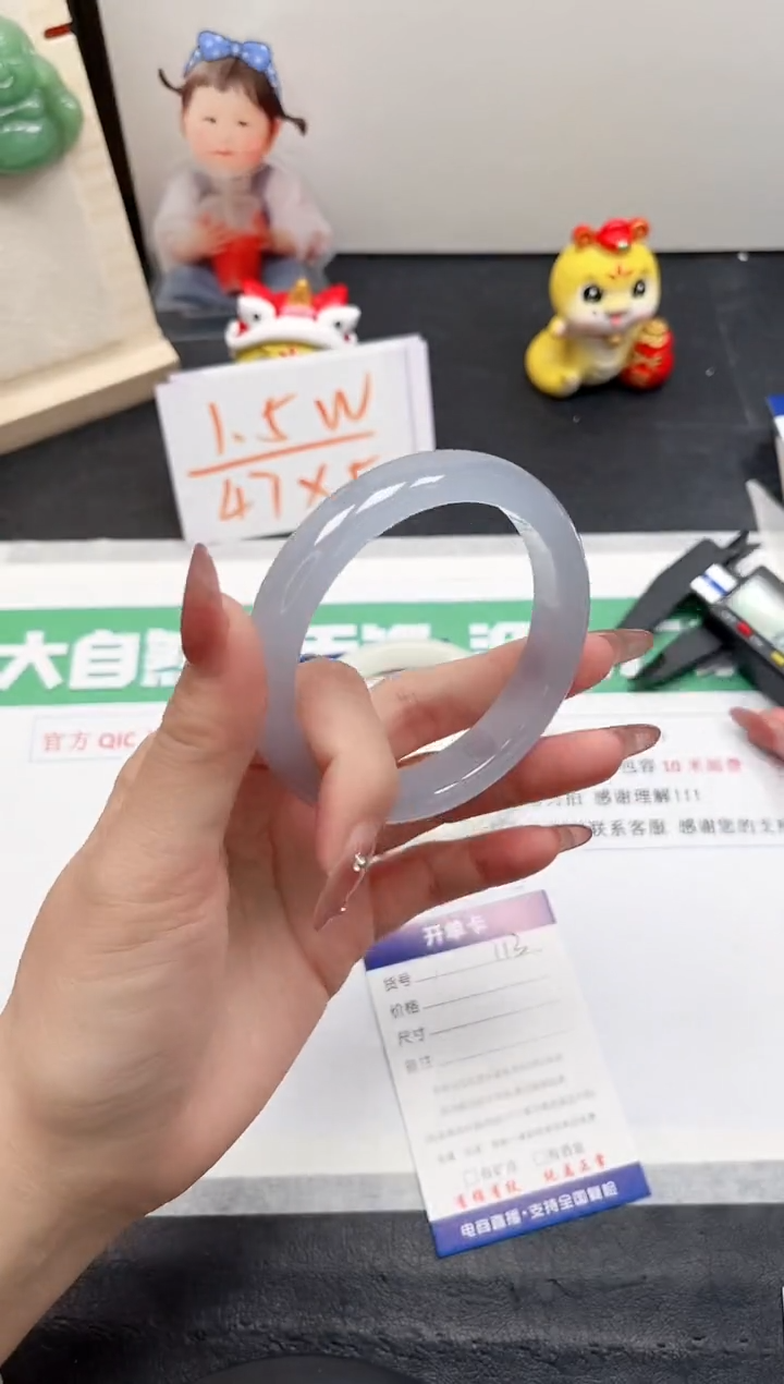 【闪购商品】石英质玉手镯未镶嵌113-62