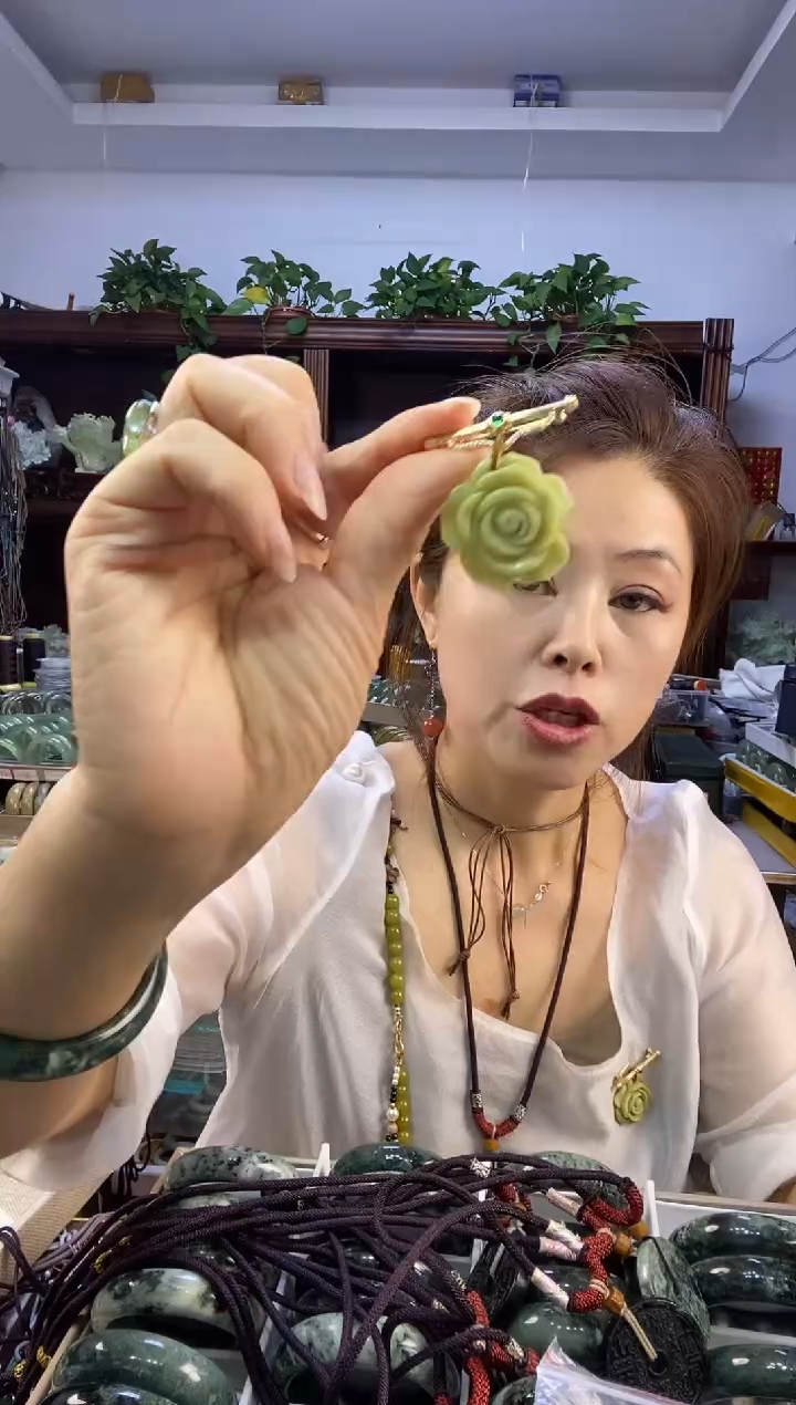 未镶嵌蛇纹石玉胸针多样性随机发一