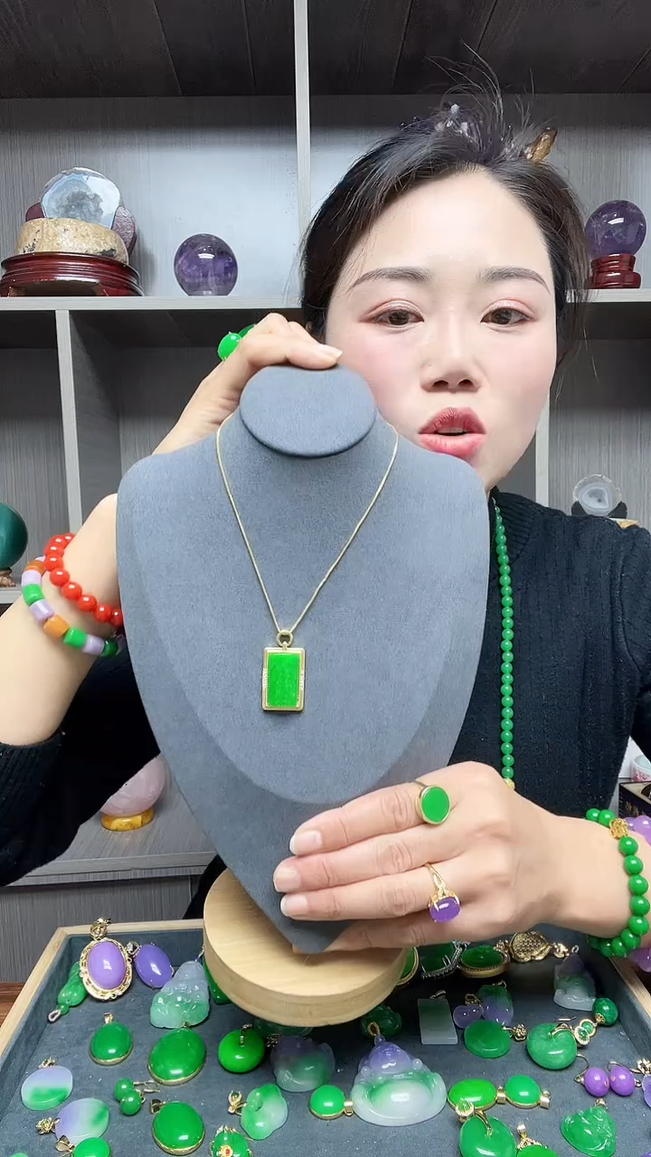 【闪购商品】翡翠吊坠(赠链)14K金镶嵌吊坠