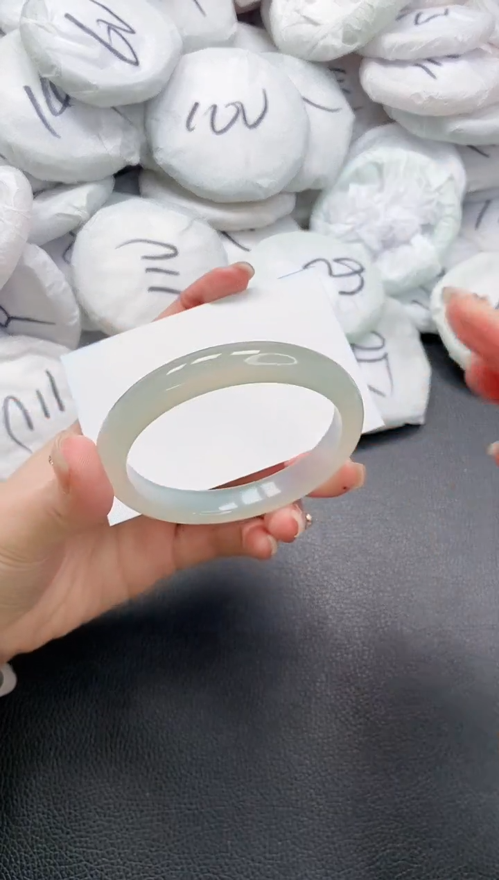 【闪购商品】石英质玉手镯未镶嵌 5L136-56