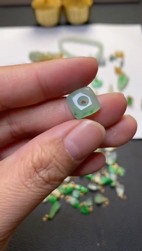 翡翠未镶嵌颈饰翡翠净货32441