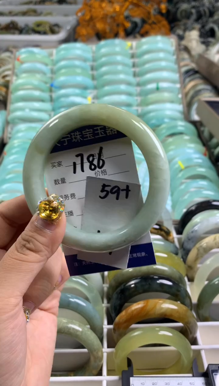 【闪购商品】蛇纹石玉手镯未镶嵌1786