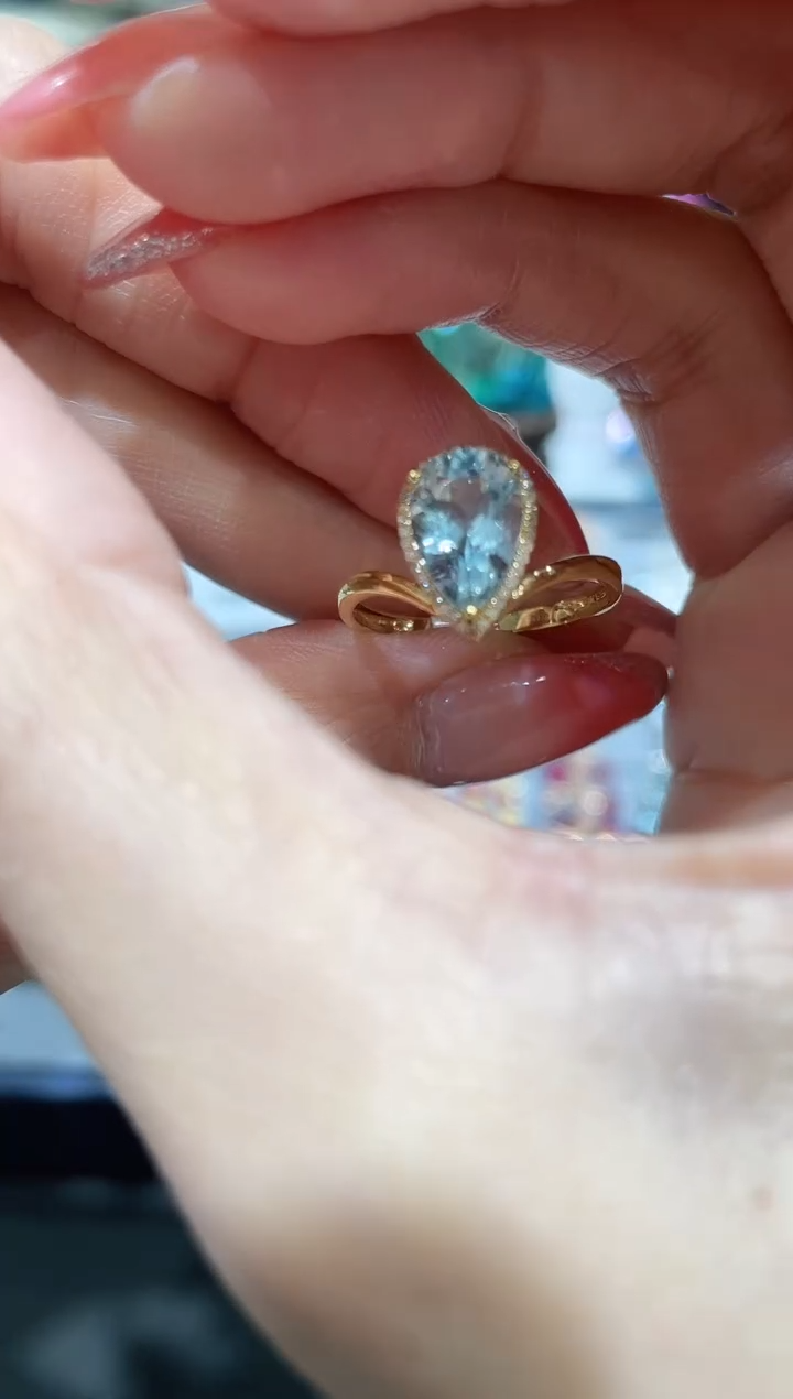 18K金镶嵌戒指海蓝宝石戒指