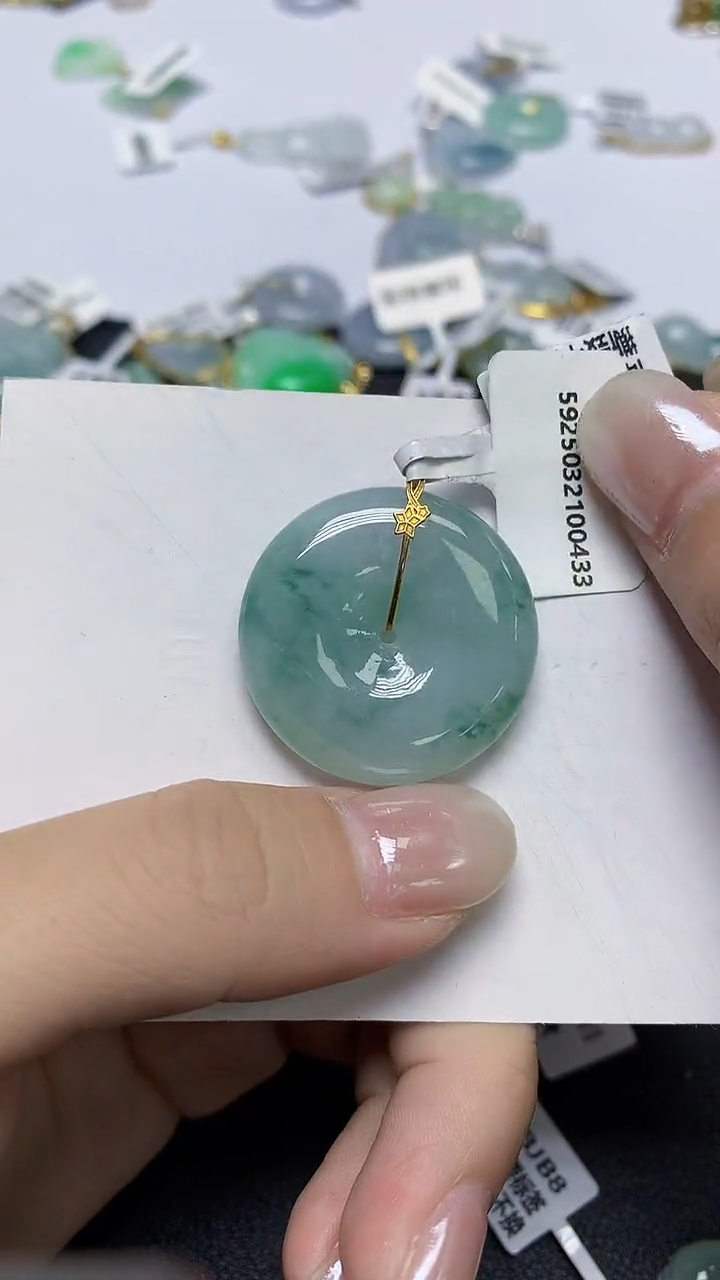 翡翠18K金镶嵌颈饰天然缅甸翡翠A货