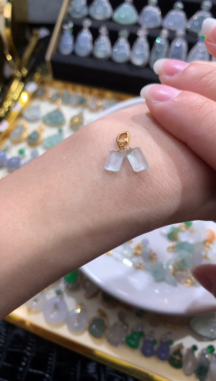 颈饰18K金镶嵌翡翠翡翠