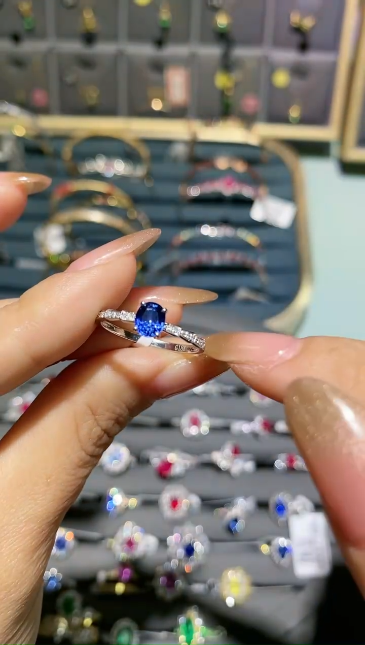 【闪购商品】蓝宝石戒指18K金镶嵌戒指