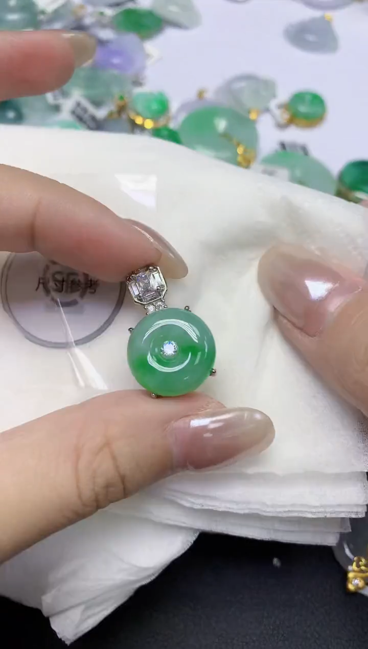 颈饰未镶嵌翡翠天然缅甸翡翠A货多样性发一件