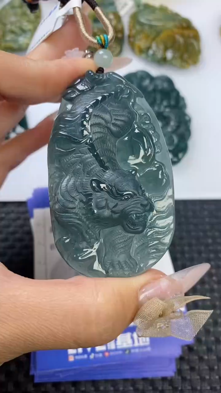 【闪购商品】翡翠颈饰未镶嵌1111111111111111