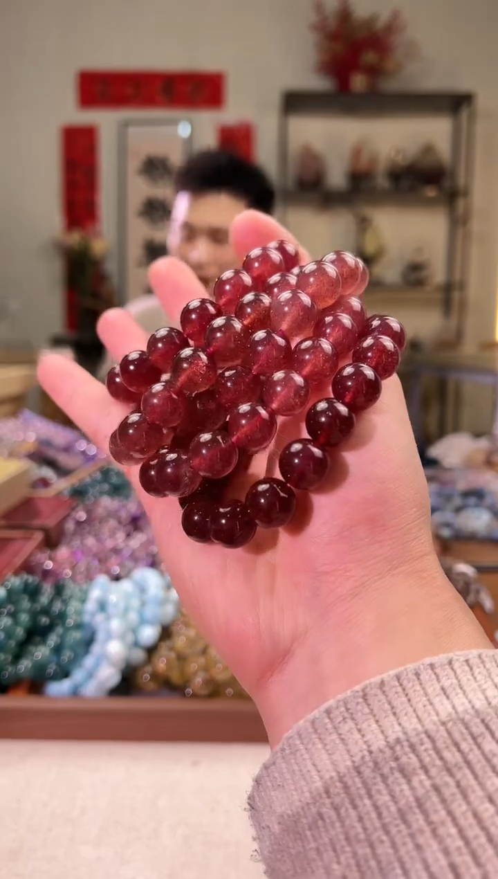【闪购商品】石英质玉手串未镶嵌13±m鸽血红草莓晶（多样性发其一）