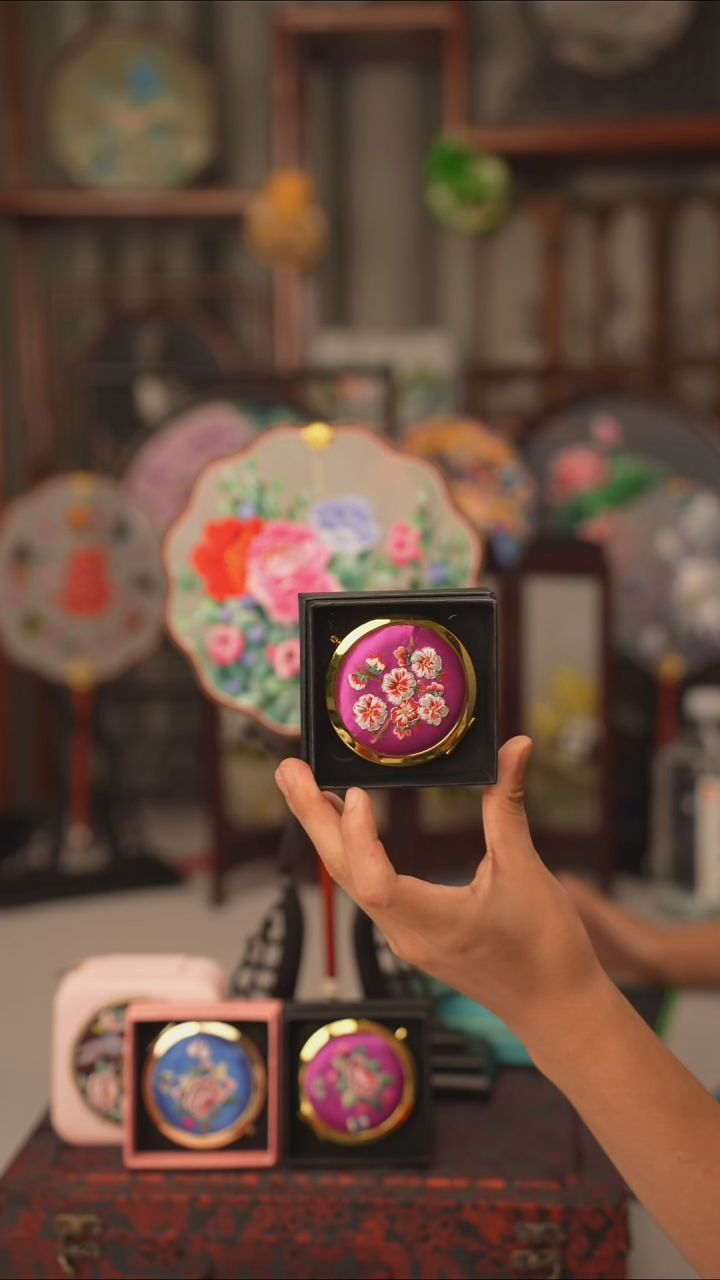 扇子苏绣作品手工首饰盒
