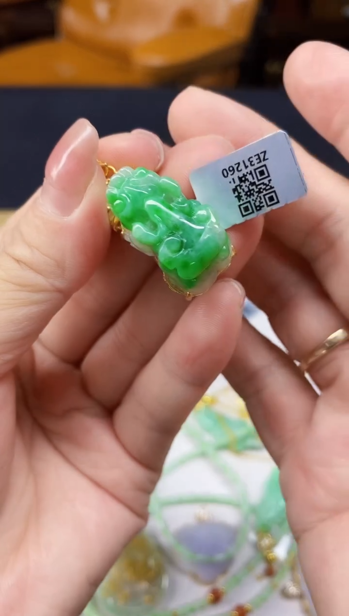 颈饰未镶嵌翡翠吊坠