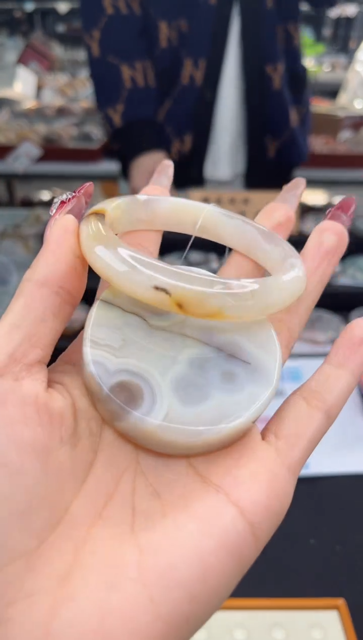 【闪购商品】石英质玉手镯未镶嵌56圈口（不退不换）1246111