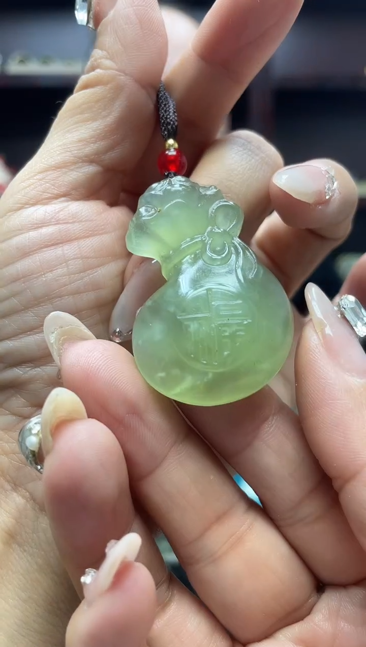 未镶嵌岫玉吊坠·