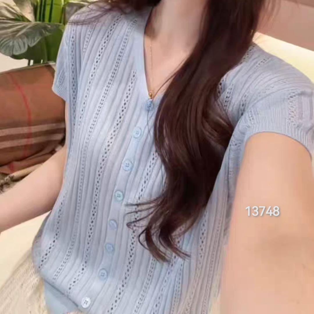 13748（部分无水洗唛，介意慎拍）WANGDAN钩花镂空飞袖针织开衫