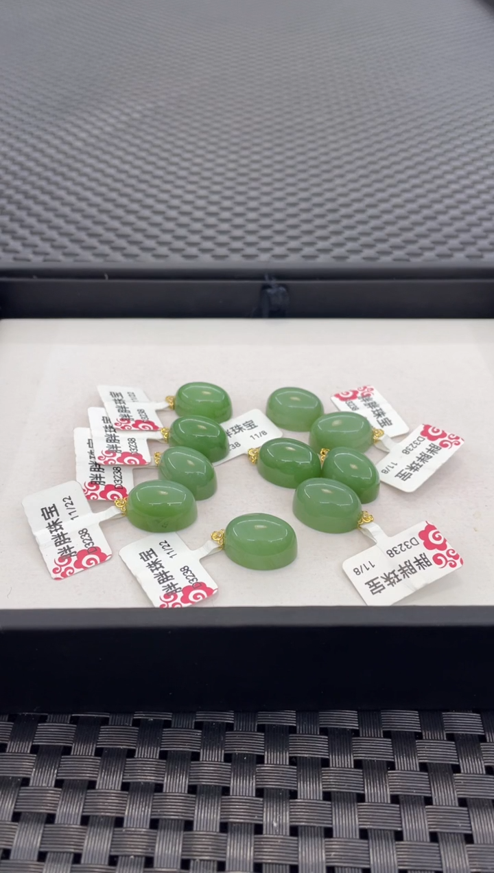 吊坠(不含链)18K金镶嵌和田玉（多样性发一件）D3238