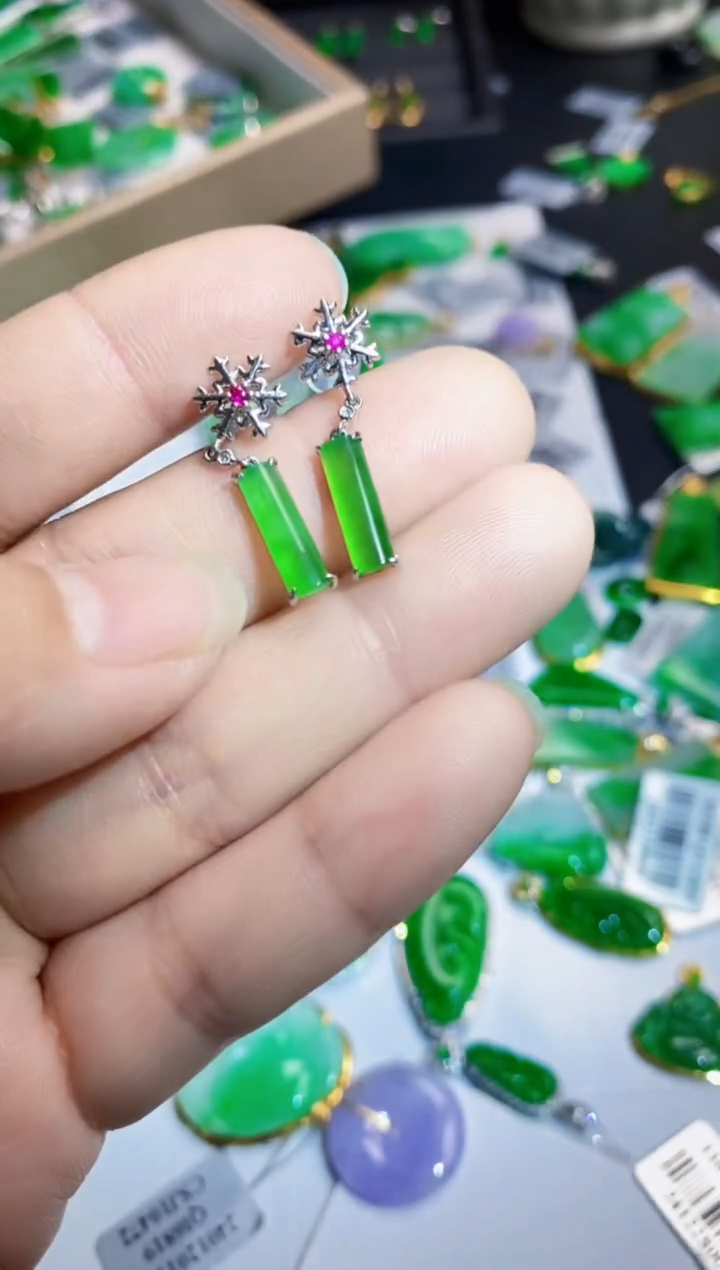 【闪购商品】翡翠颈饰18K金镶嵌耳饰