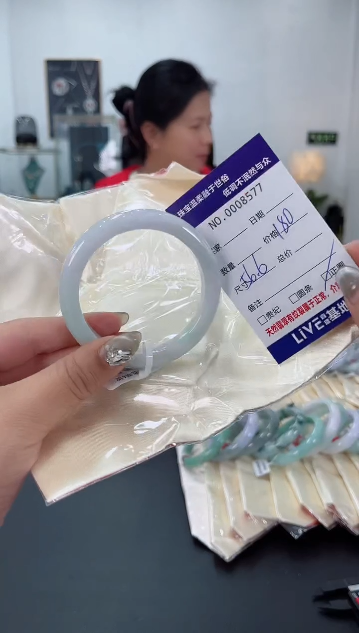 【闪购商品】翡翠手镯未镶嵌天然翡翠A货