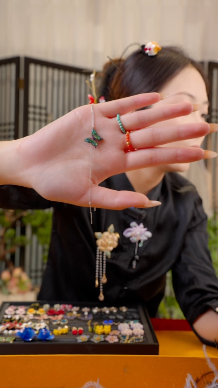 织绣?****?非遗苏绣绒花手工饰品