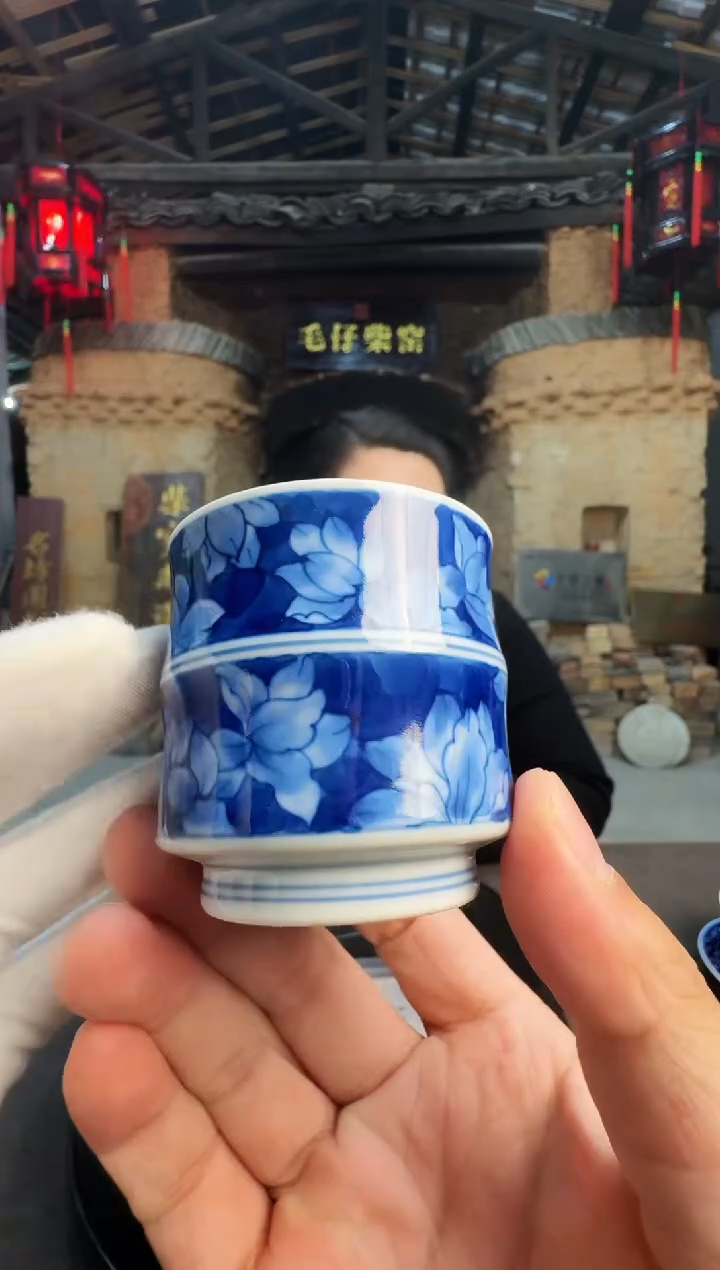 李毛仔老师《青花花卉竹节杯》带收藏证书