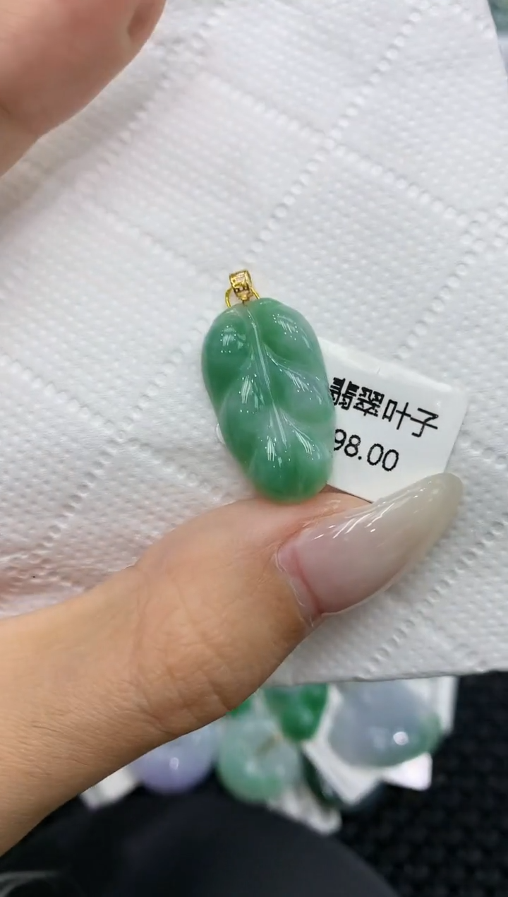 颈饰18K金镶嵌翡翠111111111111