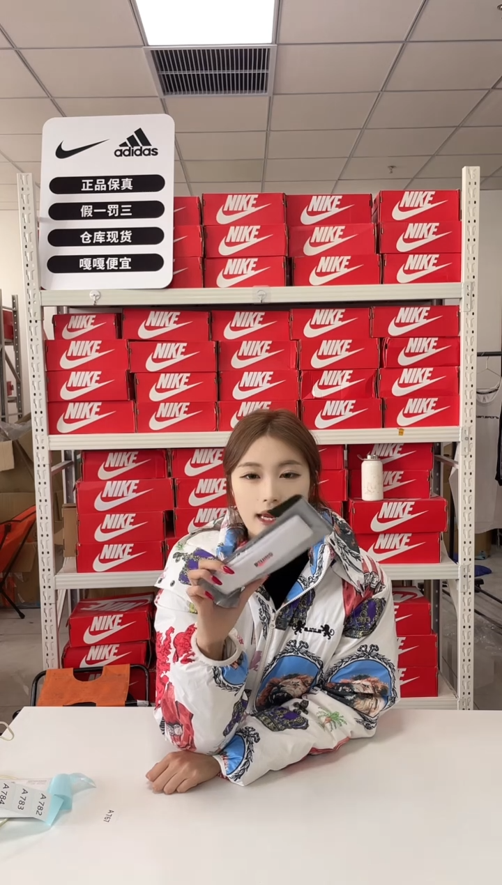 编码闪购尺码  Nike/耐克卫衣卫裤以直播间过款为主发带