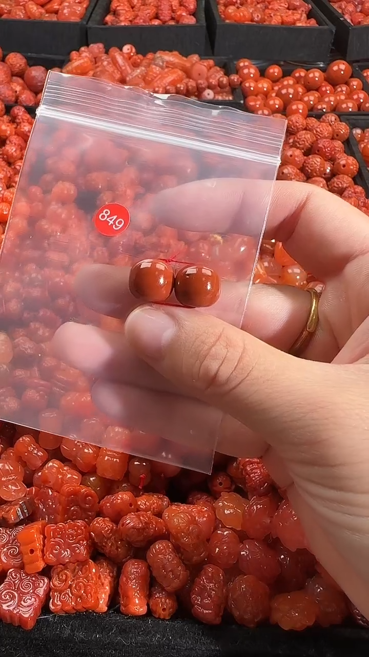 颈饰未镶嵌南红玛瑙1